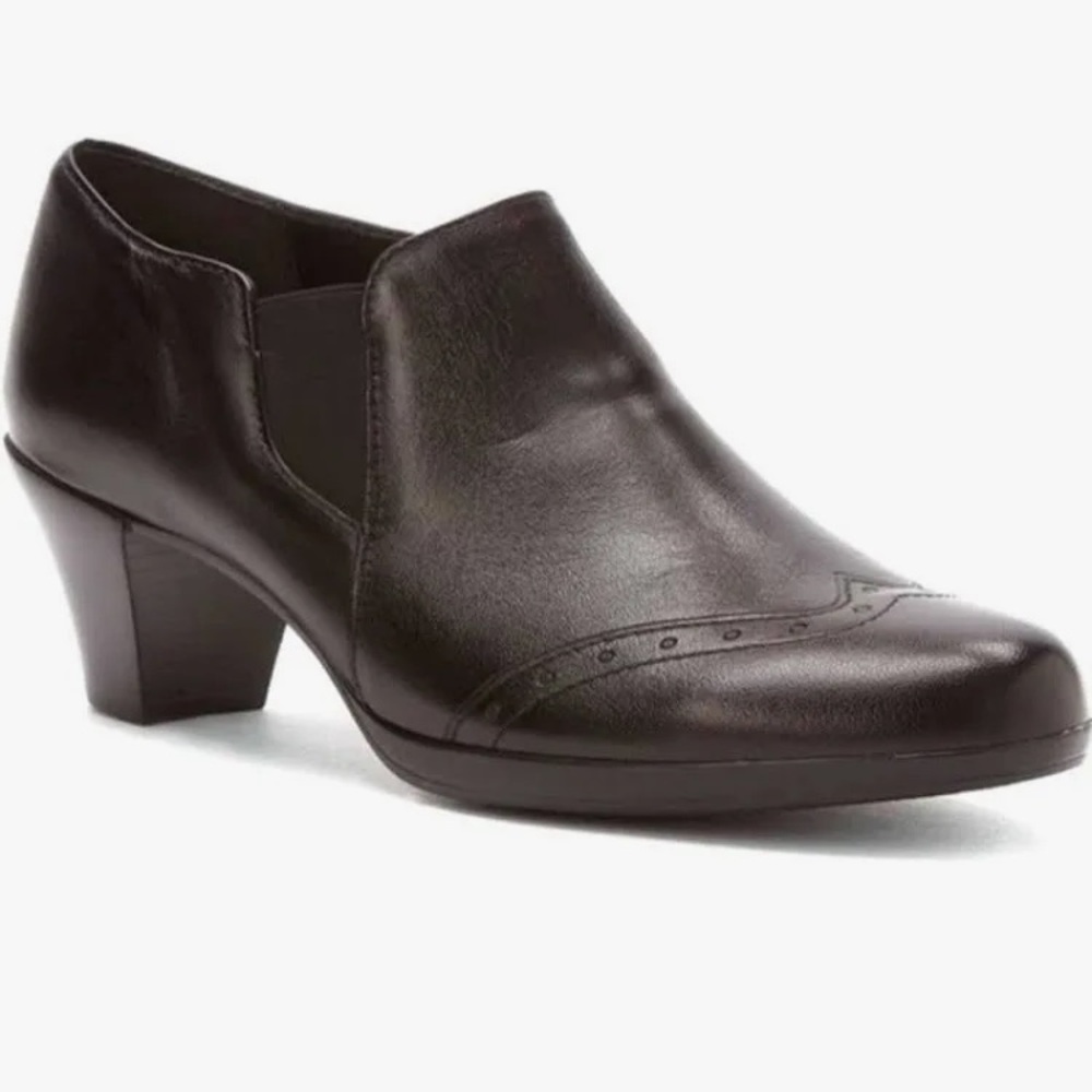 Munro American Betsy Cognac Brown Leather Wingtip Bootie